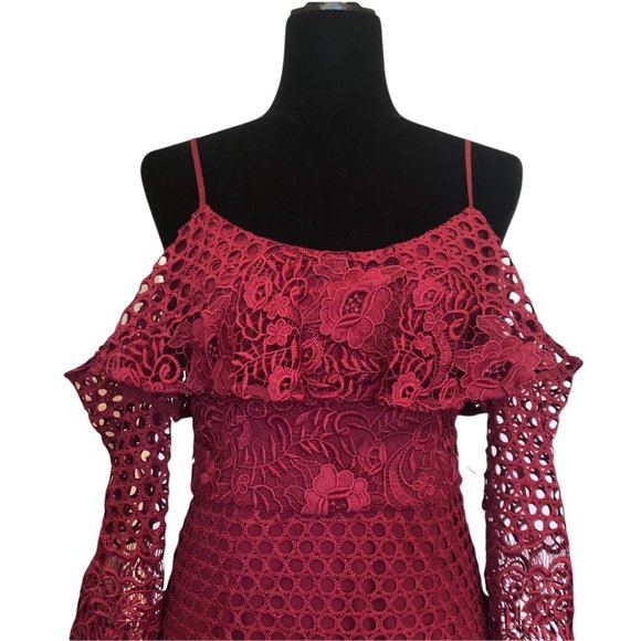 Ministry of Style Momentum Cold Shoulder Dress - Picture 4 of 12